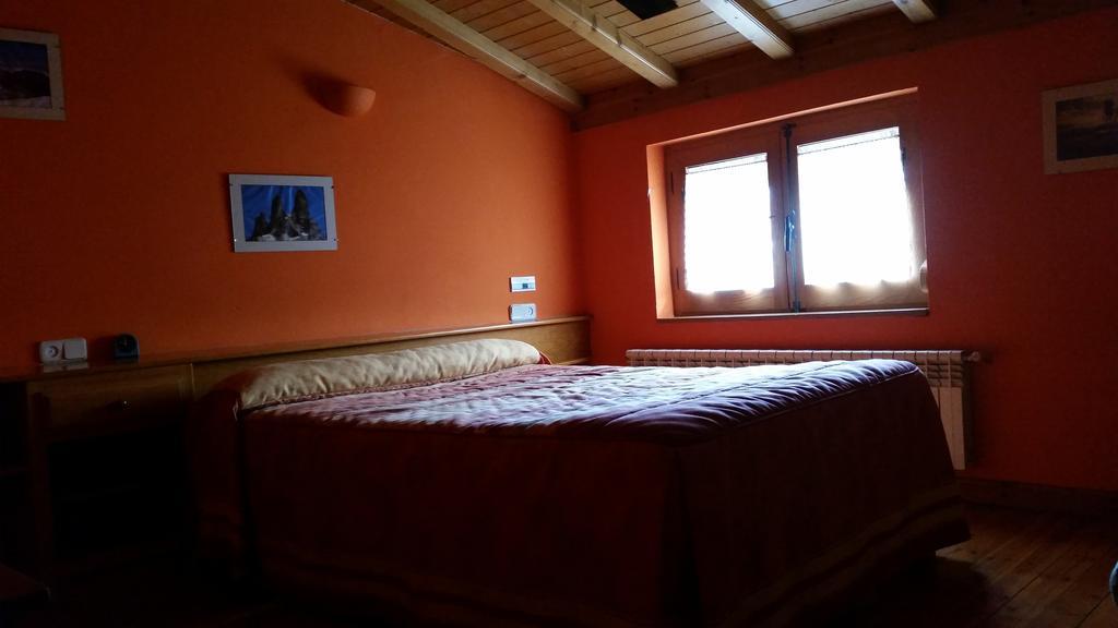 Гостьовий будинок Casa Rural El Casillo Del Abuelo Goyo Наварредонда-де-Ґредос Номер фото